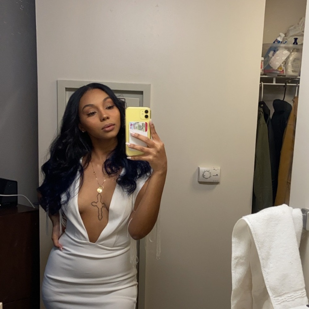 White classy v cut dress🤍